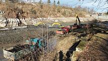 Jevišovickou přehradu čeká poslední týden těžebních prací.