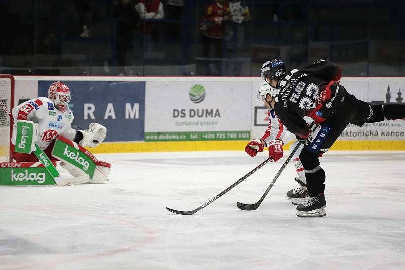 Poslední zářijový pátek vyzvali hokejoví Orli (v černém) ve třetím kole rakouské ligy ICEHL loňského mistra z Klagenfurtu.