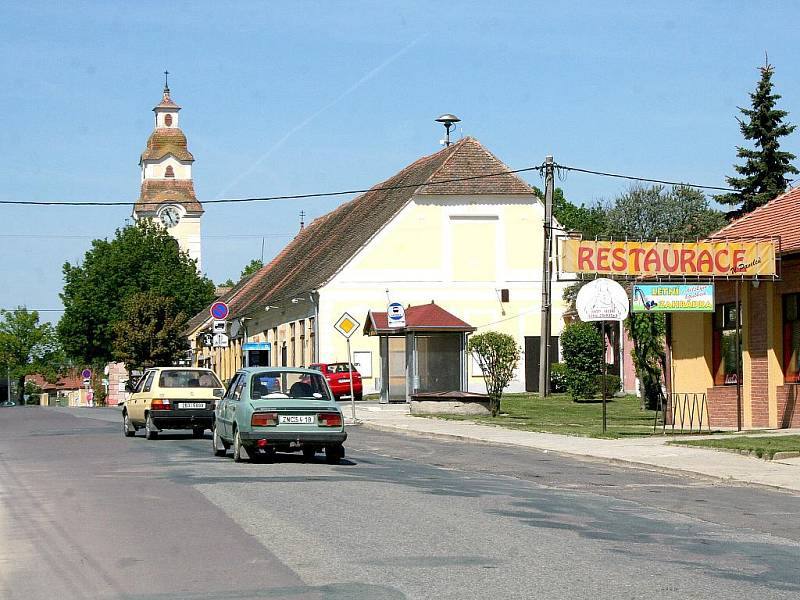 Tenhle pohled znají tisíce turistů i chatařů. Průtah Štítary. 