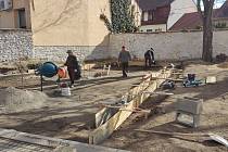 Stavba kolumbária v Moravském Krumlově už začala, hotovo bude v létě.