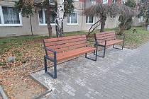 Ve Znojmě instalovali nové lavičky. Usnadní život seniorům