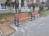 Ve Znojmě instalovali nové lavičky. Usnadní život seniorům