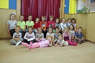Děti z MŠ Kuchařovice, třída Sluníčka.