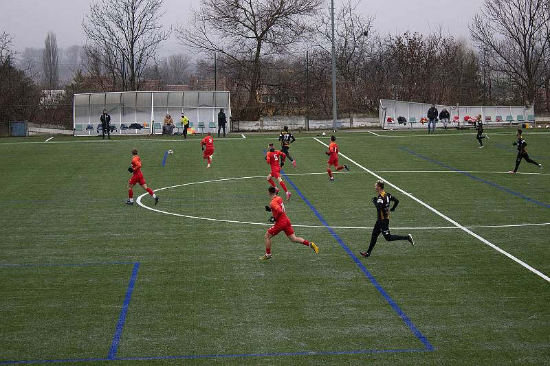 Fotbalisté Znojma (v černém) sehráli letošní poslední utkání na trávníku. V přátelském mači remizovali 3:3 s rezervou brněnské Zbrojovky.