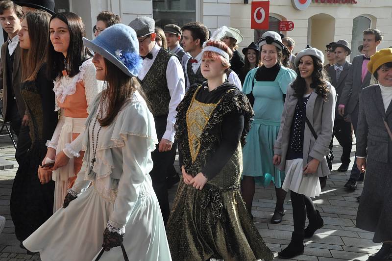 Znojemské gymnázium oslavilo sté narozeniny.