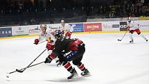 Hokejisté Znojma (v černém) hostili ve 13. kole mezinárodní soutěže ICEHL celek Salcburku.