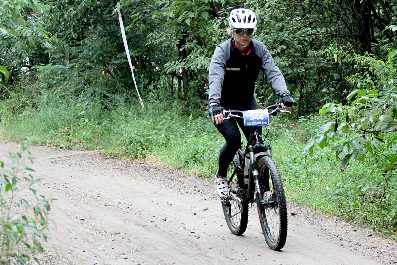 Šestý ročník cyklistické Znojmo Burčák tour se i přes nepříznivé počasí zúčastnily stovky nadšených závodníků.