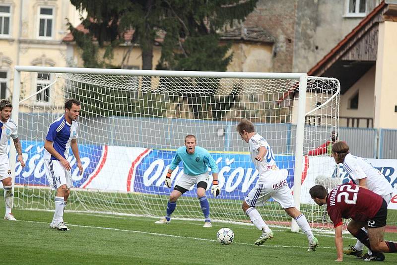 Znojemští fotbalisté v utkání s pražskou Spartou.