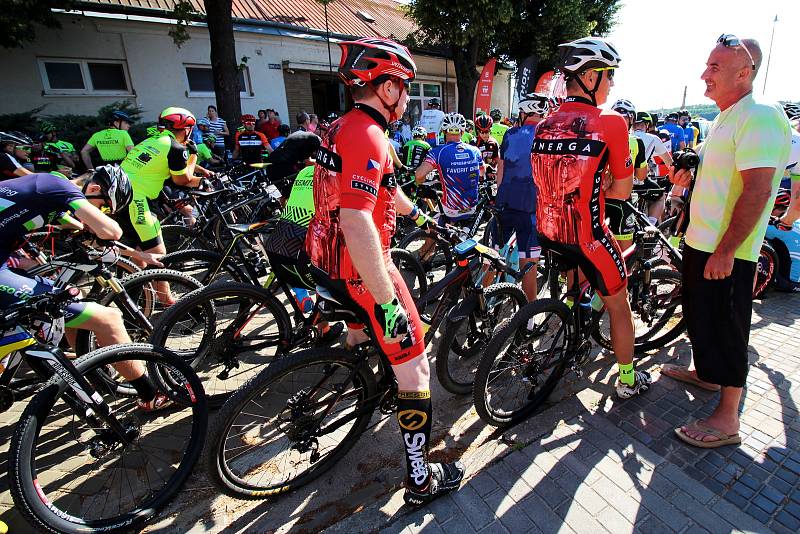 Vinařská 50 přilákala v sobotu do Šatova na 1200 cyklistů.