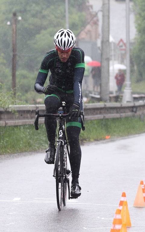 Sto dvacet kilometrů dlouhý cyklistický závod Memoriál Romana Meidla, který se jede v rámci Extraligy Masters, zavedl v sobotu jezdce na cesty na Znojemsku i v sousedním Rakousku.