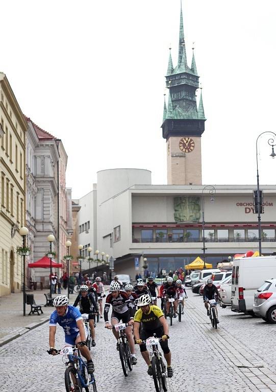 Čtyřiatřicet závodníků se objevilo na velkém okruhu závodu horských kol Velké ceny města Znojma. Jeli zde kategorie od kadetů až po veterány.