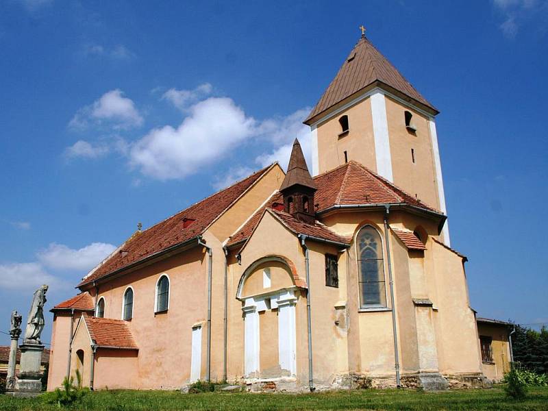 Opravený kostel sv. Víta.