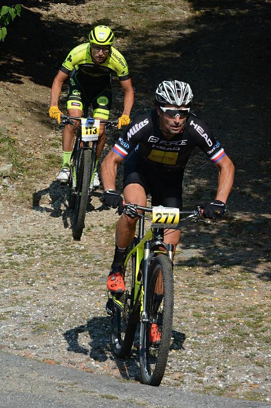 Už po třinácté vyrazily v sobotu desítky cyklistů na trasu Lahofer Cupu kolem Vranovské přehrady.