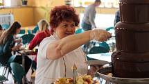 Příjemné překvapení si pro své strávníky připravil včera kolektiv kuchařek ve školní jídelně na Alšově ulici ve Znojmě. 