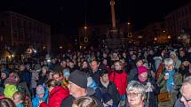 Advent ve Znojmě. Rozsvícení vánočního stromu přilákalo loni tisíce návštěvníků.