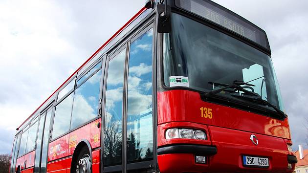 Autobusová doprava ve Znojmě přepraví denně tisíce cestujících.