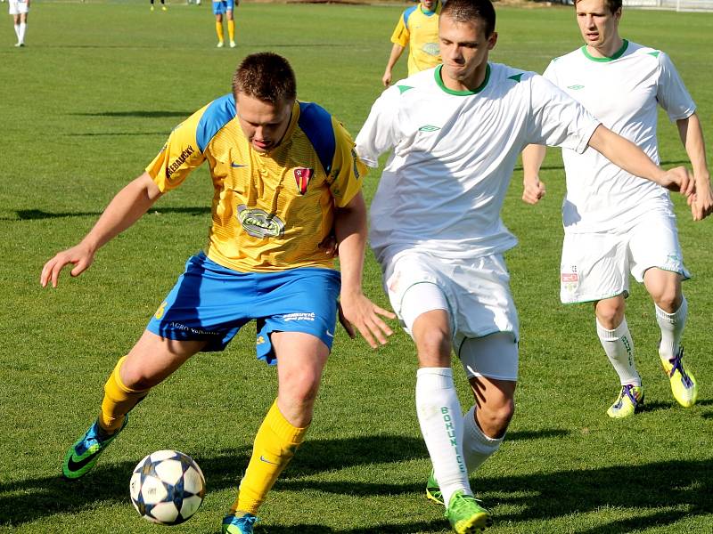 Fotbalisté Tasovic odehráli v neděli na domácím hřišti další utkání moravskoslezské divize D. Tentokrát se zde představil celek z Brna-Bohunic. Oba soupeři se před utkáním nacházeli blízko sestupových příček a potřebovali tak nutně zvítězit.