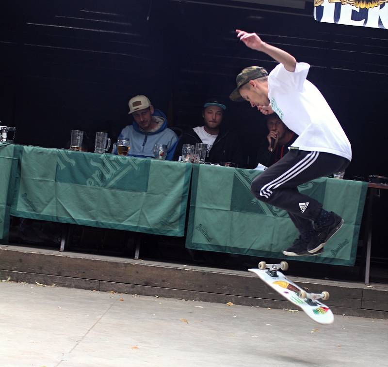 Šestý ročník skateboardových závodů se koná tradičně na zahrádce znojemské pivnice Na Statku.