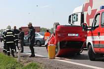 Dopravu na silnici ze Znojma na Hatě zkomplikovala srážka tří osobních aut v prostoru hlavní silnice a odbočky na letiště.