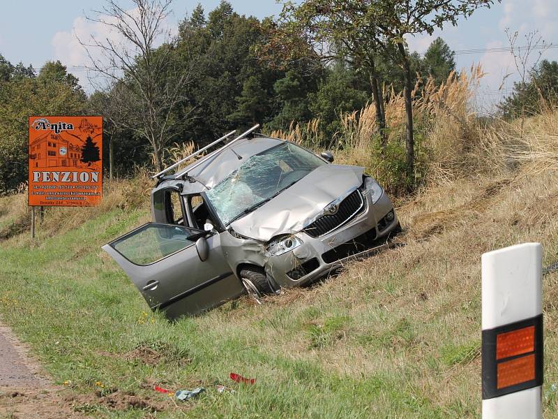 Na silnici 398 u obce Vranov nad Dyjí havarovalo osobní auto.