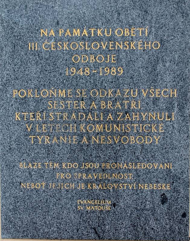 Prakticky bez účasti veřejnosti si v úterý dopoledne v Horním parku ve Znojmě připomnělo komunistický převrat v únoru roku 1948 asi dvacet lidí. Šlo téměř výlučně o zástupce vedení radnice, příspěvkových organizací města a spolků.