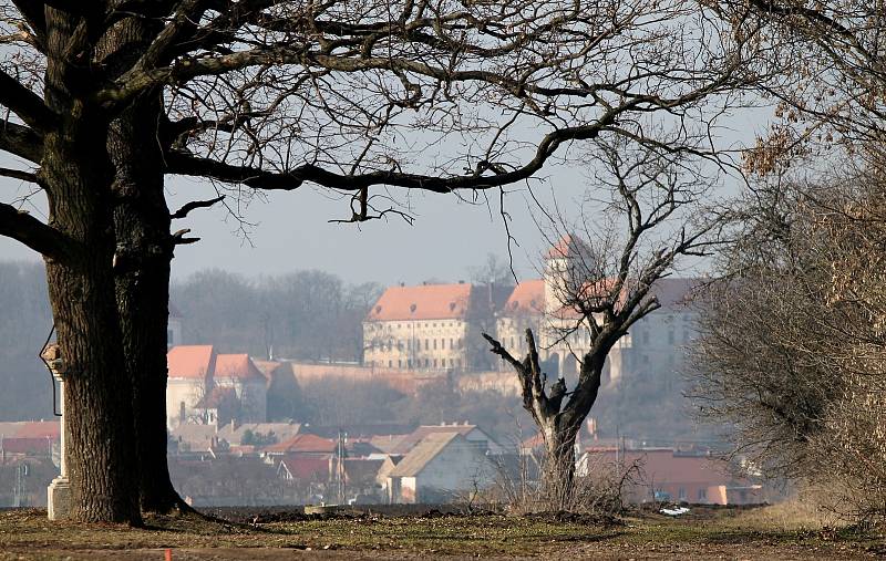 Monumentální jaroslavický zámek ze 16. století.