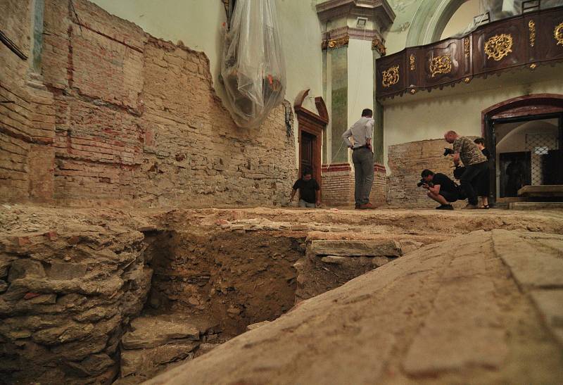 Rotunda z poloviny jedenáctého století. To je nejvýznamnější nález archeologů v kostele sv. Hippolyta na Hradišti ve Znojmě. Svými rozměry ji nepředčí žádná rotunda na Moravě ani v republice.