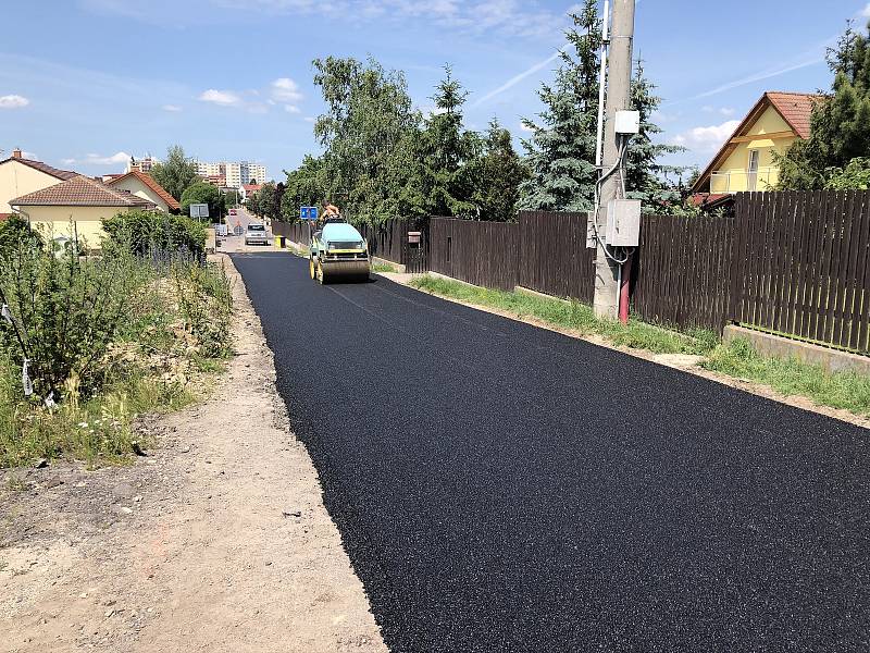 Nové chodníky, komunikace i veřejné osvětlení. Znojemští investují do oprav přes čtyřicet milionů korun. Na snímku Pod sv. Janem.