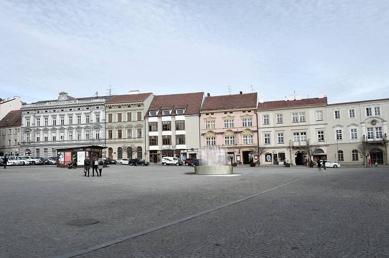 Na Horním náměstí ve Znojmě bude nějaký čas maketa budoucí možné kašny.
