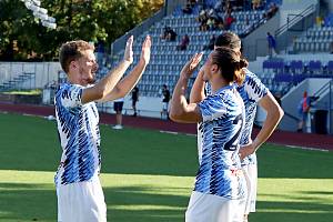 Znojemští fotbalisté (modří) vyhráli podruhé v řadě. V neděli v rámci 7. kola MSFL porazili doma tým Hranic 3:0.