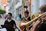 Hudbou v ulicích odstartoval v pátek ve Znojmě sedmnáctidenní hudební maraton. 