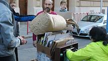 Rodiče dětí, které navštěvují znojemskou základní školu na náměstí Republiky, sbírají starý papír vždy dvakrát ročně. 