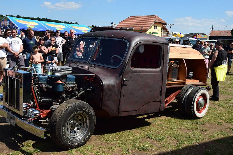 Do Pasohávek o víkendu přijelo přes patnáct stovek amerických aut, motorek a jejich fanoušků.