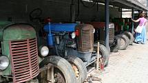 Novou expozici šesti traktorů nabízí návštěvníkům Muzeum motorismu na Koželužské ulici ve Znojmě.