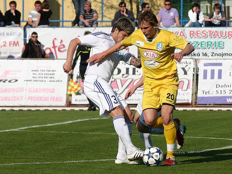 Fotbalisté Znojma dokázali senzačně porazit ambiciózní Vlašim 3:0.