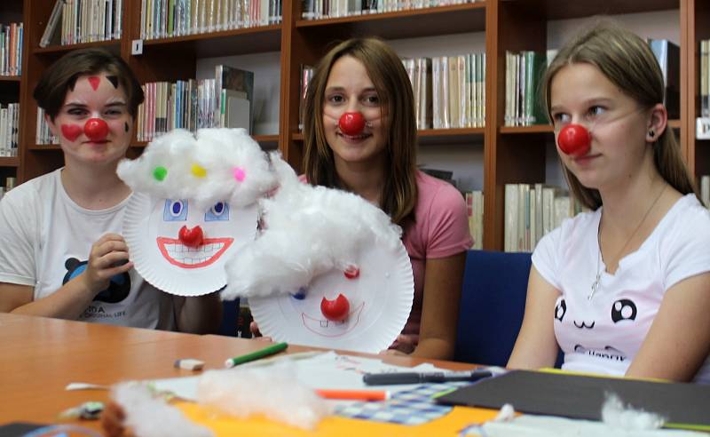 Projekt S úsměvem jde všechno líp ozvláštnil ve středu výuku hned dvěma třídám znojemského gymnázia.