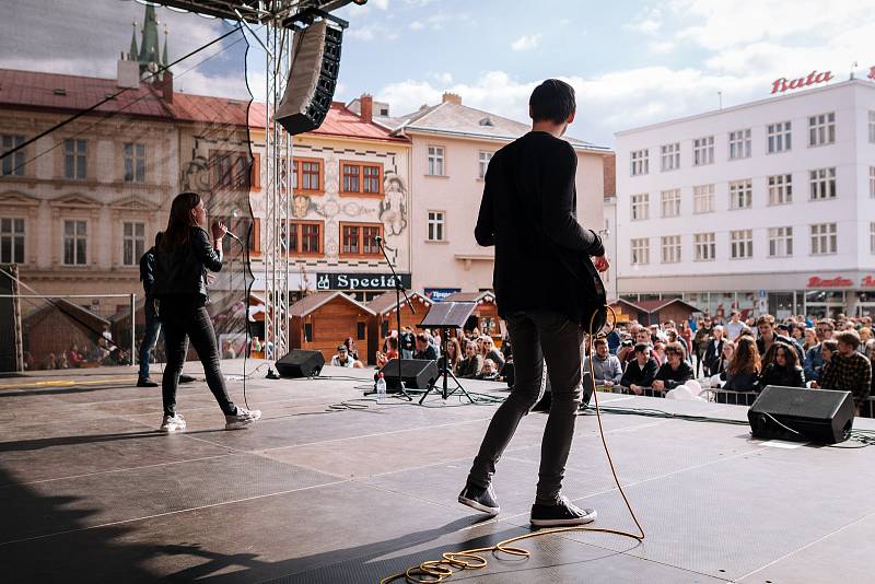 Úterní odpoledne a večer patřil ve Znojmě studentskému Majálesu.