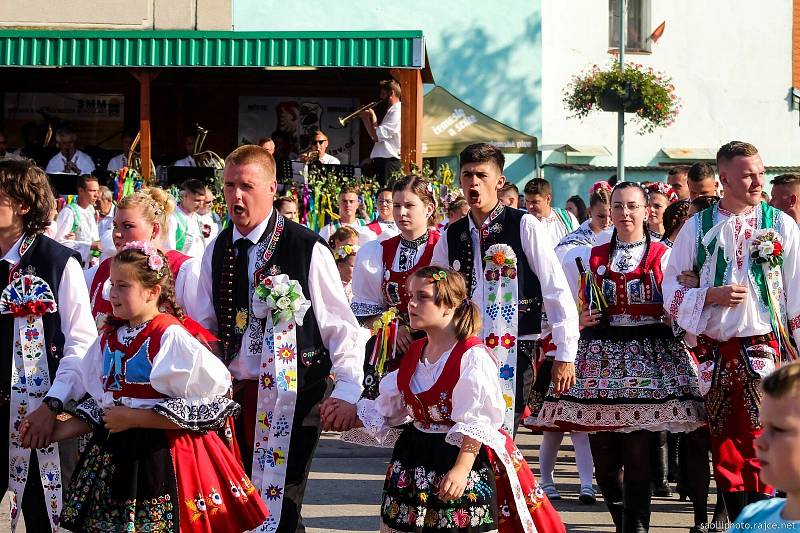 Miroslavská chasa slavila tradiční krojované hody.