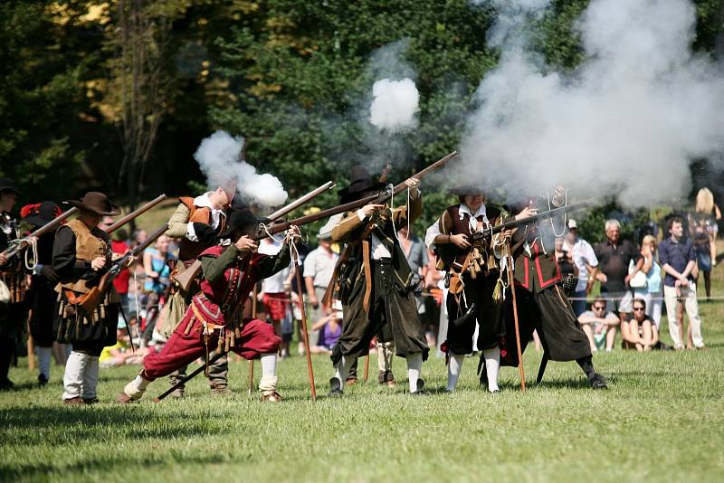 Letošní ročník Meruňkobraní přivezl Fešáky, historické bitvy a spoustu meruňkových specialit.