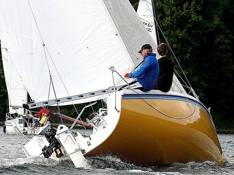 Otec a syn Procházkovi (na snímku) z Yacht clubu Znojmo ujeli na Slapech všem protivníkům. Letos je čeká i mistrovství republiky. Ilustrační foto.