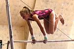 Znojmo poprvé pořádalo mistrovství republiky dívek a žen ve sportovní gymnastice ve výkonnostních stupních.  Nella Antonella Smejkal na bradlech.