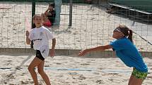 V sérii turnajů Beach open Znojmo 2018 se utkaly dvojice dívek do sedmnácti let.