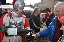 Svatý Martin přivezl na svůj svátek do centra Znojma mladá vína k požehnání a ochutnání.