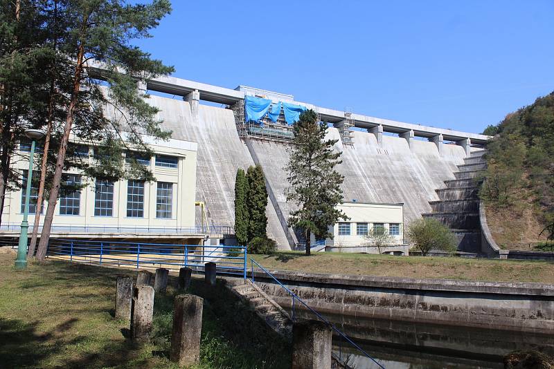 Vodní elektrárna Vranov se pyšní čtyřiaosmdesáti lety prakticky bezporuchového provozu. Kvůli suchu nyní pracuje jen asi na 30 procent.