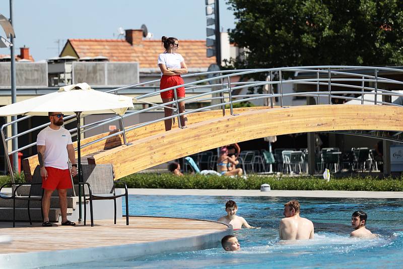 Více než sto návštěvníků přilákala třetí květnové pondělí plovárna ve znojemské Louce. V roce 2022 otevřela jako první na jižní Moravě.