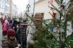 Děti ze znojemských mateřských a základních škol zdobily vánoční stromečky na Obrokové ulici v centru města.