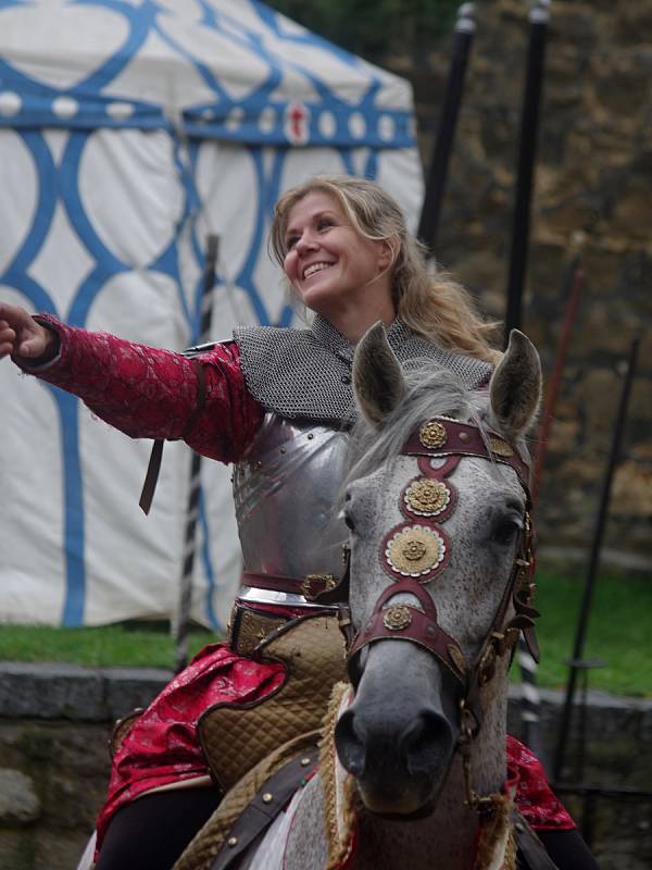 Tradiční Znojemské historické vinobrani ovládlo v pátek centrum města. U hradeb v Horním parku se opět konal jízdní rytířský turnaj.