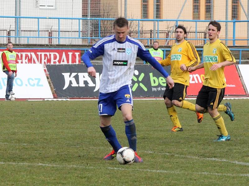 Znojemští fotbalisté porazili na úvod jarní části Karvinou hattrickem Heinze - Marek Heinz u míče.