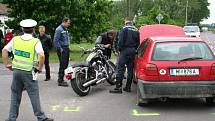 Při nehodě v Hevlíně zemřel motorkář