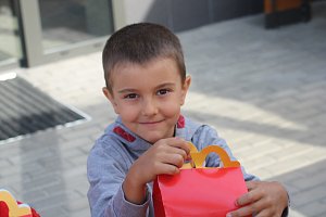Necelý týden po otevření pobočky řetězce McDonald’s ve Znojmě zájem zákazníků trvá.